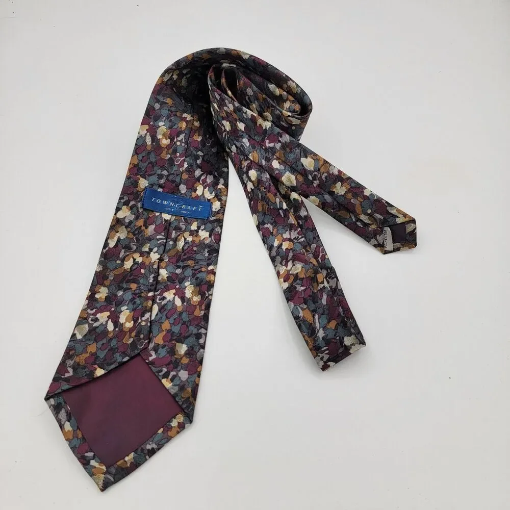 Mens Necktie Burgundy Muilti Colored Towncraft, size 55.5 x 3.5 inch Vintage